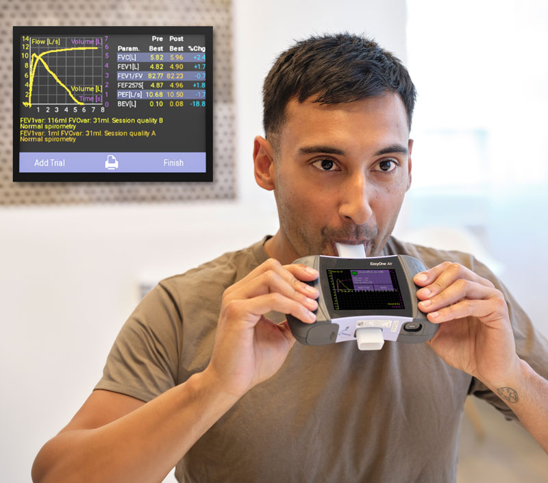 paciente realizando prueba de espirometria